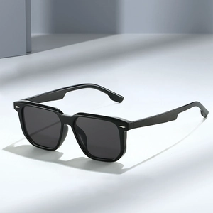 Vintage Square Sunglasses UV400 Protection Retro Large PC Frame AC Lens Fashion Rivet Eyewear For Men And Women Trendy