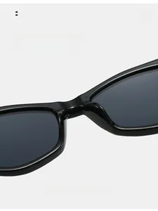 Détail des plaquettes de nez intégrées sur lunettes de soleil noires polygonales