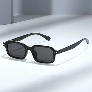 Retro Rectangular Sunglasses Fashion UV Protection Square Frame Trendy Hip Hop Eyewear For Women Men Metal Rivet Decor