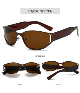 Detalle de gafas de sol ovaladas huecas Y2K color té bronce desde varios ángulos