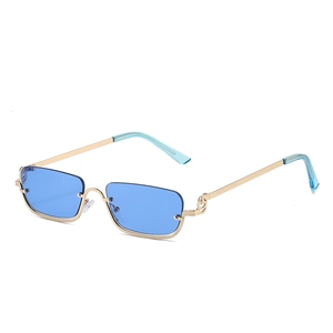 Occhiali da sole quadrati chic da donna con lenti blu e montatura in metallo dorato