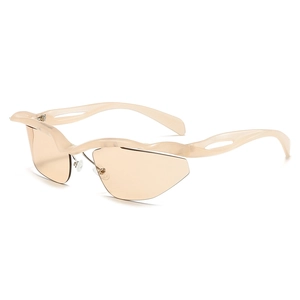 Lunettes de soleil futuristes sans monture, couleur vanille et ambre, vue d'un angle de 45 degrés