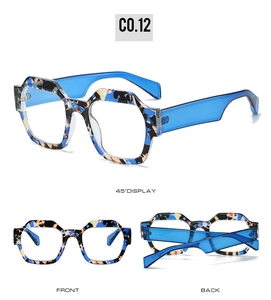 Vue multi-angles de lunettes de soleil géométriques marbrées avec branches bleues