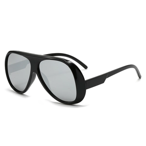 Fashion oversized pilot sunglasses with black frame and silver mirrored lenses, side view