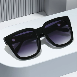 Fashionable square sunglasses with purple gradient lenses and black frame for women and men