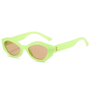 Lunettes de soleil œil-de-chat polygonales, monture vert néon et verres marron teintés