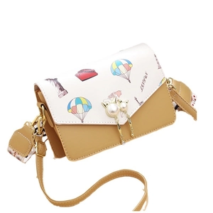 Sac bandoulière carré avec imprimé architecture mondiale et fermoir oreilles de chat