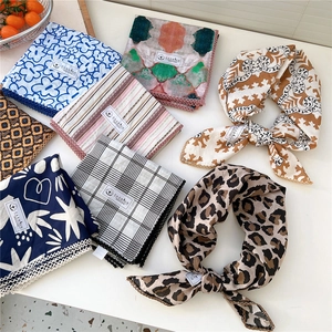 Foulard Quadrato Donna In Cotone Stampato Bandana Sciarpa Da Collo Con Bordo In Pizzo All'uncinetto Stile Vintage