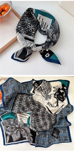 Foulard artistique en coton et lin avec motifs floraux vintage et ourlet bleu détaillé