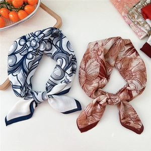Carré de coton et lin pour femme avec motifs floraux vintage bleus et rouge-brun élégants