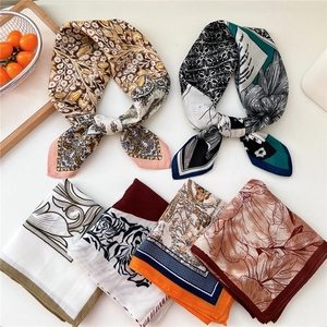 Set de foulards carrés en coton et lin aux imprimés floraux variés pour cheveux et cou