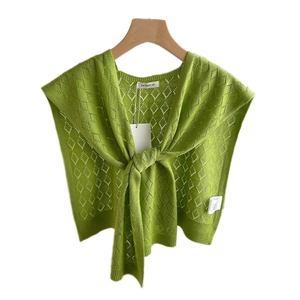Grasgrüner Strickschal mit Rautenmuster und elegantem Knotendesign für Damen