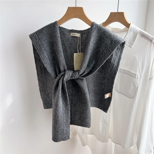 Detail of dark grey 100% wool knitted shawl featuring thick texture and vertical ribbing