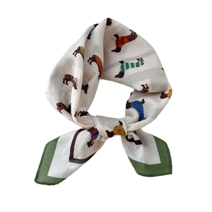 Carré en coton et lin respirant avec imprimé teckel et bordure vert olive décorative