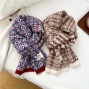 Écharpes tricotées d'hiver aux motifs flocons vintage en coloris rouge et marron