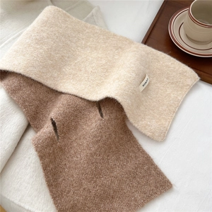 Close-up of dual-color knitted scarf texture with slot design and BOOM PLAY woven label
