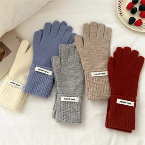 Gants d'hiver en tricot doux pour femmes en cinq couleurs avec poignets évidés et étiquettes