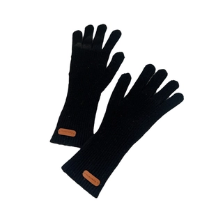 Gants en tricot noirs avec poignets côtelés et écusson en cuir pour l'hiver et le plein air