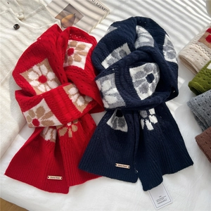 Chic checkered knit wool scarf with flower patterns for winter warmth and soft texture