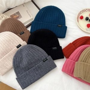 Berretti di lana a righe in otto colori con etichetta 100% lana per l'inverno