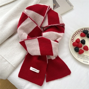 Detailed view of the 100% wool material and red striped knit texture on the warm winter scarf