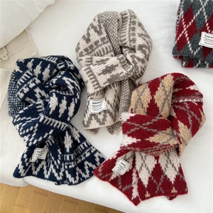 Winter Scarf Retro Geometric Rhombus Argyle Pattern Warm Thick Soft Skin-Friendly Polyester Acrylic Wool Knitted Wrap