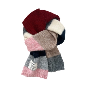Écharpe en maille patchwork à rayures bordeaux et beige avec texture laine douce