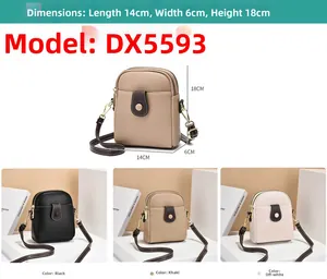 Vue détaillée des mini sacs bandoulière en cuir en noir, kaki et blanc crème élégant