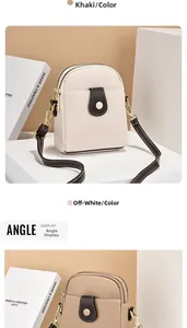 Détail de pochettes téléphone en cuir grainé kaki et beige sur un escalier minimaliste