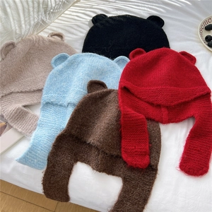 Bonnets en tricot à oreilles d'ours en cinq couleurs dont rouge, bleu et marron pour l'hiver