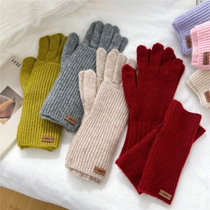 Thick knit touchscreen gloves in multiple colors with vintage leather tag detail