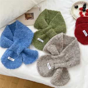 Gekreuzter Strickschal in verschiedenen Farben aus weichem Fleece für Damen im Winter