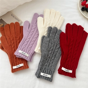 Guantes de punto a rayas para invierno en varios colores con patrón de trenzas y textura