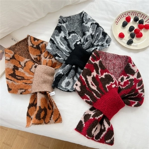 Knitted leopard print cross-loop scarves in yellow, grey and brown colors for women