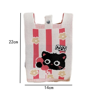 Vue détaillée du mini sac en tricot avec motif chat et dimensions de 22x14 cm