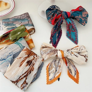 Pleated square silk scarf with floral print and crinkle texture for hair or neck