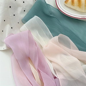Sciarpe lunghe in seta plissettata da donna in vari colori, accessori leggeri eleganti