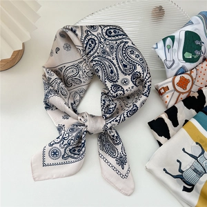 Elegante foulard in seta 70cm con motivo paisley e drappeggio bandana alla francese