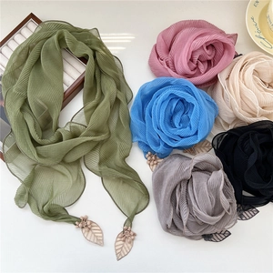 Écharpe Plissée En Mousseline Élégante Couleur Unie Long Ruban Mince Avec Pendentif Feuille Broderie Pour Femmes Style Français