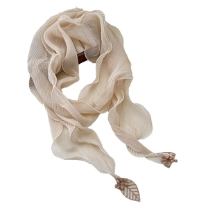 Écharpe longue plissée de couleur unie pour femme avec broderie de feuilles élégantes