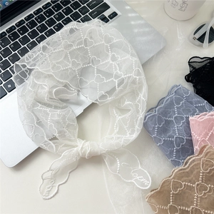 Foulard Triangle En Dentelle Broderie Cœur Maille Bord Festonné Bandana Femme Doux Élégant