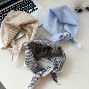 Three-color checkered cotton linen triangle scarves with delicate lace trim for women