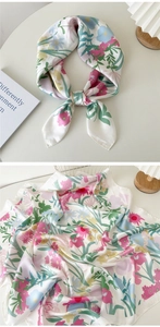 Détail d'un carré de soie élégant à imprimé floral avec coutures de bordure fines