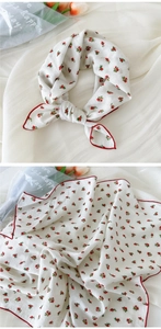Détails de la texture du foulard blanc à fleurs rouges avec coutures de bord délicates