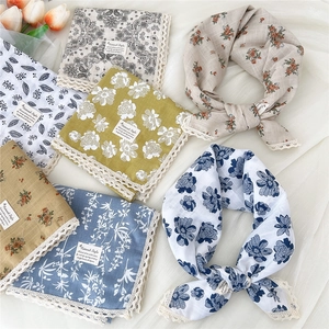 Fazzoletto da collo in cotone e lino con pizzo e fantasie boho in vari colori
