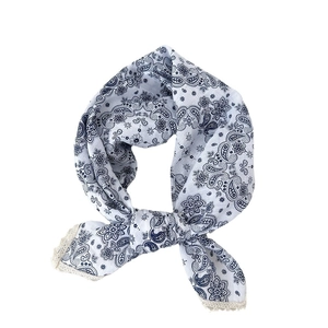 Foulard in cotone lino bianco con stampa paisley blu e pizzo all'uncinetto