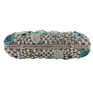 Pochette de soirée cylindrique avec strass multicolores et cadre en métal argenté