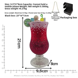Detail der Cocktailglas-Abendtasche mit roten und silbernen Strasssteinen und Strohhalm