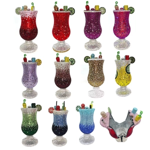 Cocktailglas-Abendtasche mit funkelnden Strasssteinen in vielen verschiedenen Farben