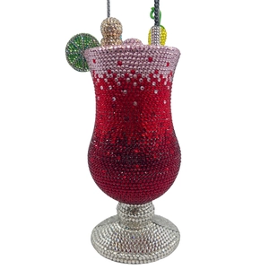 Funkelnde Cocktailglas-Clutch mit bunten Kristallen und eleganter Metallkette